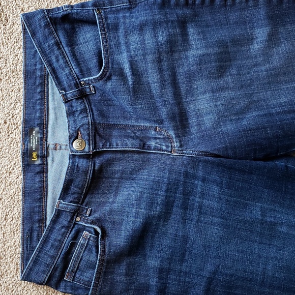 Lee Jeans, Relaxed Fit, Straight Leg, Women's Petite Size 12 Dark Wash - Picture 3 of 6